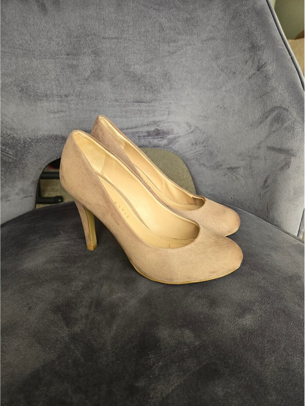 Kelly & Katie Larrissa Taupe Suede Round Toe High Heel Pumps Shoes Women's 7
